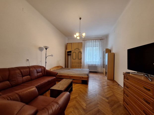 Belv�ros sz�v�ben  lak�s �s iroda egyben!