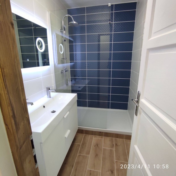 Belvárosban 1+3 szobás 60 m2-es, felújított, bútorozott lakás