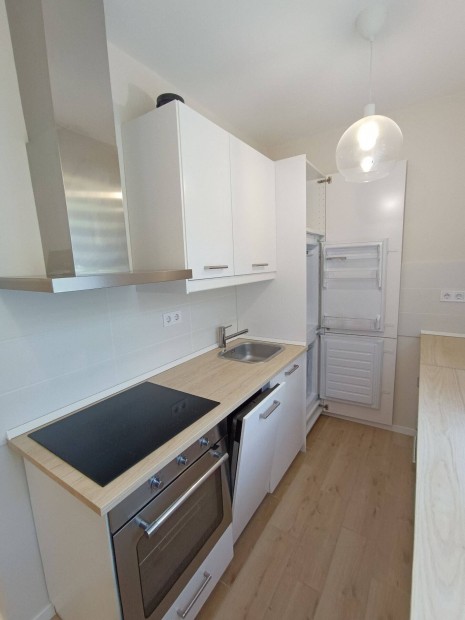 Belv�rosban 1+3 szob�s, fr. erk�lyes 1. emeleti lak�s