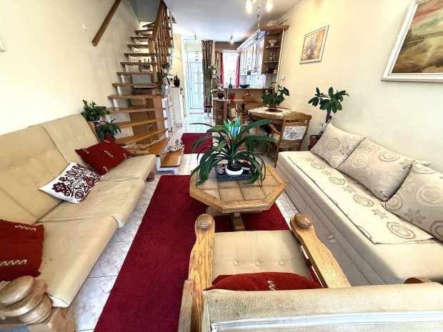 Belv�rosban 2 szoba-nappalis sorh�z gar�zzsal szuter�nnel elad�