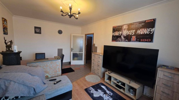 Belv�rosban 35 m2-es, 1+f�lszob�s, panelprogramos lak�s elad�