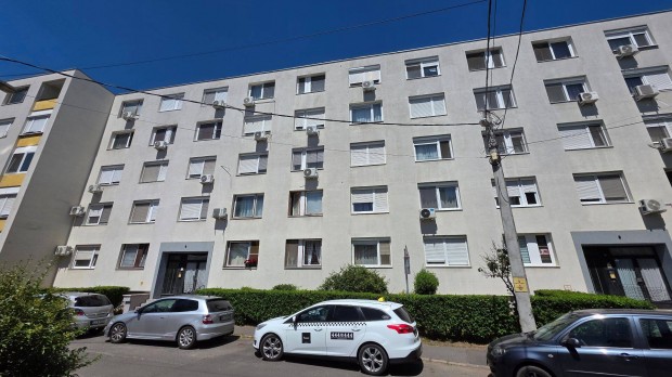 Belvárosban 62 m2-es ,1+4 félszobás, bútorozott lakás kiadó