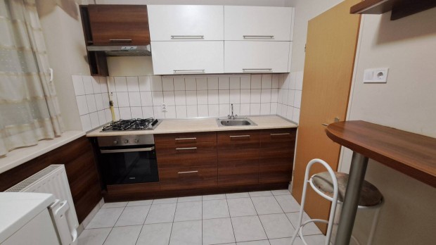 Belv�rosban, Azonnal k�lt�zhet�, Nappali + 2 szob�s, erk�lyes lak�s