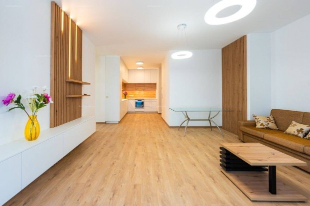 Belv�rosban, �j �p�t�s� T�rsash�zban Lak�s, Exkluz�v M�ret� Terasszal