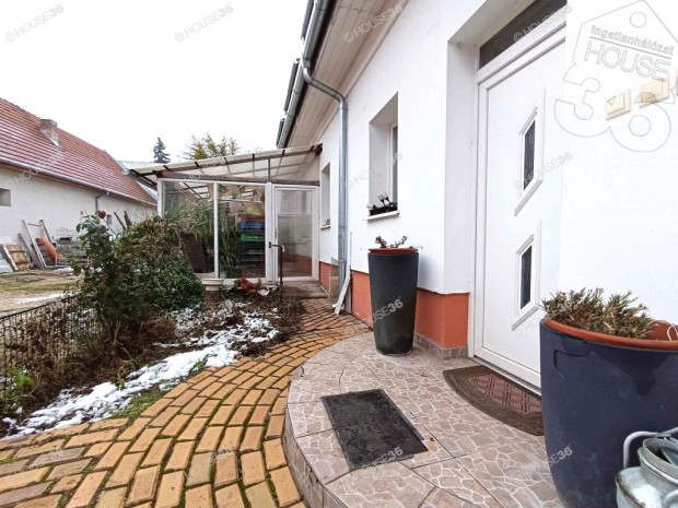 Belv�rosban - 250 m2-es t�gla �p�let, 50% Be�p�thet� Telekkel!