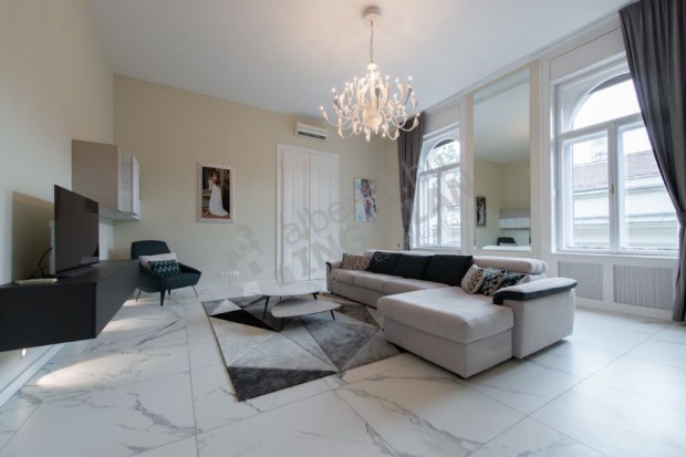 Belv�rosban a Papn�velde utc�ban 160 m2-es 4 szob�s LUXUS