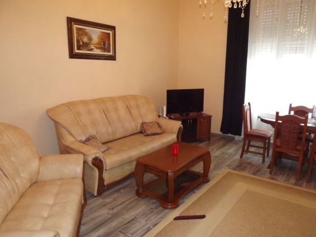 Belv�rosban ig�nyes berendez�s� 2 szob�s lak�s kiad�