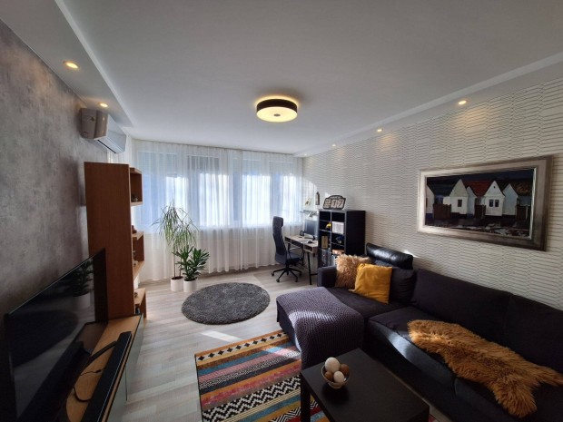 Belv�rosi 3. emeleti, 61 nm-es, 2 szob�s, fel�j�tott t�gla lak�s elad�