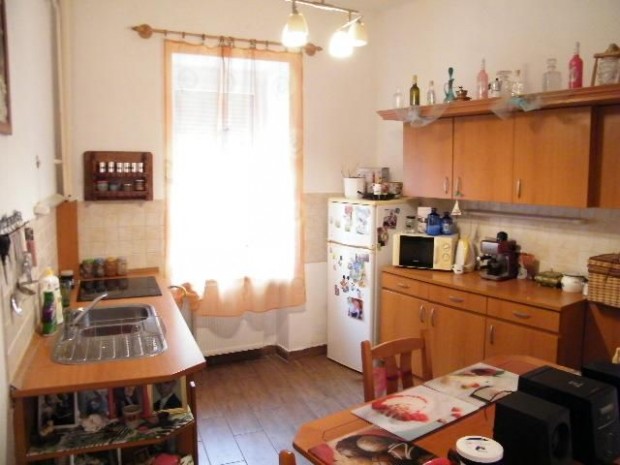 Belv�rosi 3 szob�s lak�h�z - P�pa