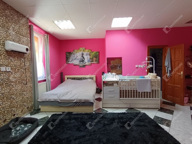 Belv�rosi 42 n�gyzetm�teres lak�s