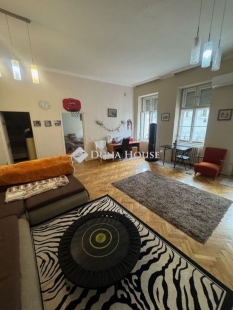 Belv�rosi 84 nm-es, csendes polg�ri lak�s