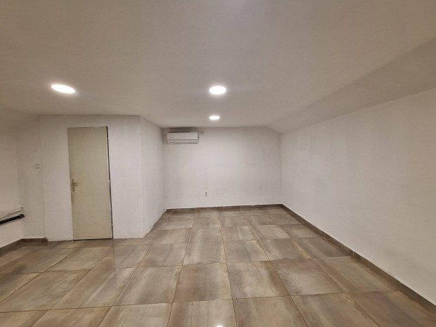 Belv�rosi Iroda, Rakt�r elad�