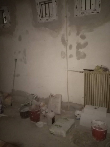 Belv�rosi, fel�j�t�s alatt l�v� m�hely/iroda elad�!