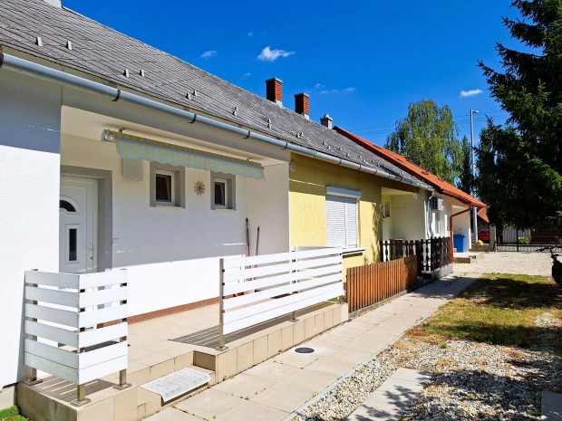 Belv�rosi, f�ldszintes sorh�zi lak�s Balatonf�reden elad�!