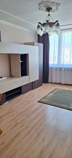 Belv�rosi azonnal k�lt�zhet� lak�s kiad�!