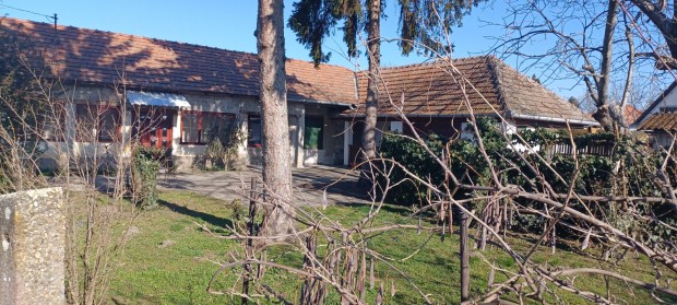 Belv�rosi csal�di h�z Heves telep�l�sen megv�s�rolhat�