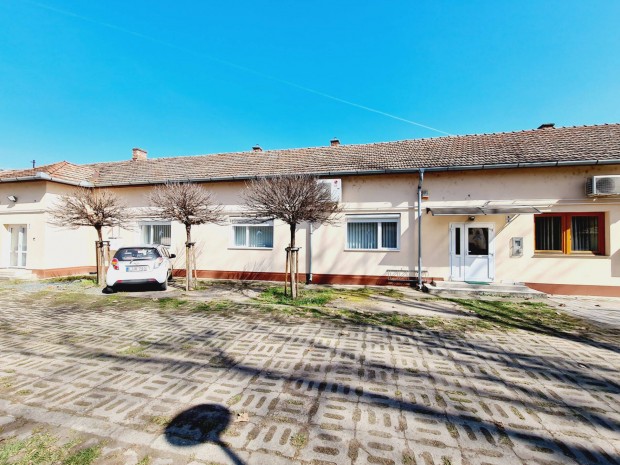 Belv�rosi elhelyezked�s - kiemelked� min�s�g - 3 db parkol�hely