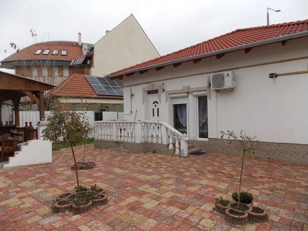 Belv�rosi h�z elad� Szolnokon