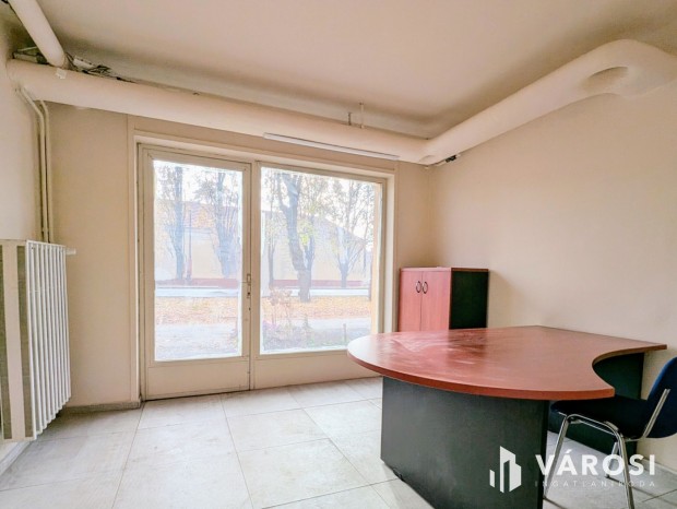 Belv�rosi iroda, �zlethelyis�g elad� B�k�scsab�n!