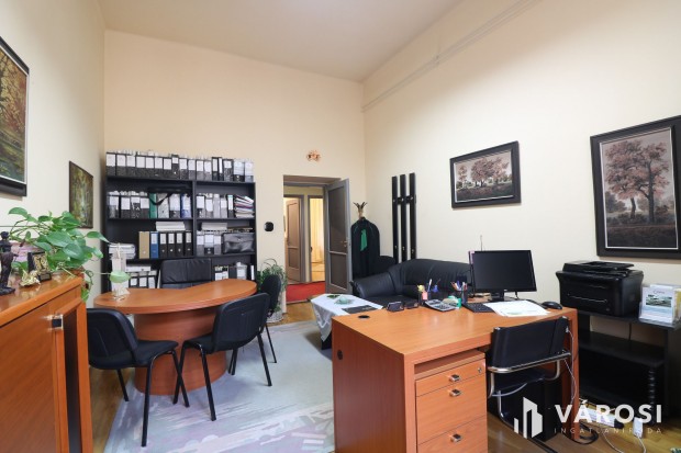 Belv�rosi iroda a Szent Istv�n t�ren.