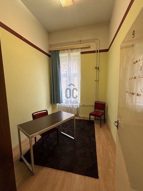 Belv�rosi iroda kiad� az Ap�ca utc�ban  rezsivel egy�tt, kedvez� �ron