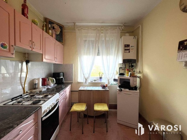 Belv�rosi j� elrendez�s� erk�lyes lak�s elad�