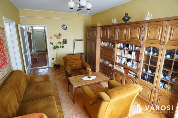 Belv�rosi lak�s, z�rt udvaros t�rsash�zban