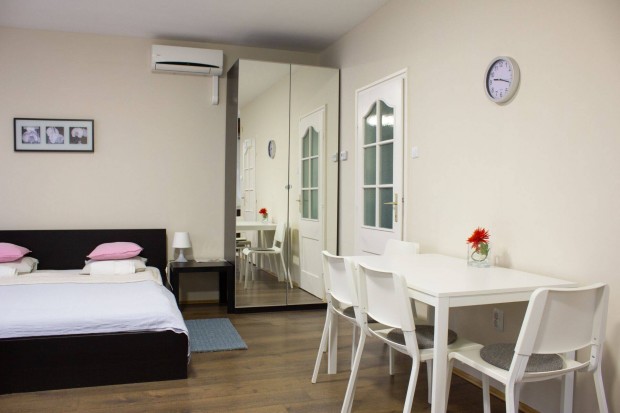 Belv�rosi lak�s kiad� Gyula