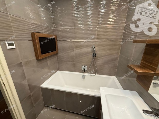 Belv�rosi luxus lak�s elad�!