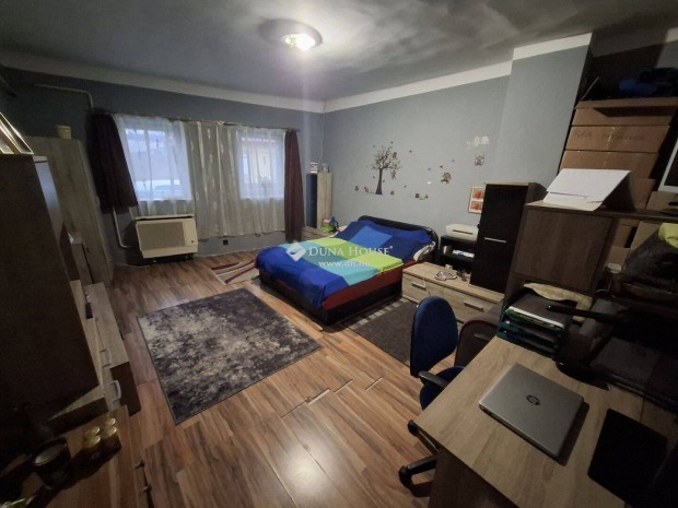 Belv�rosi m�sf�l szob�s, vil�gos nagyszob�val, t�rol�val