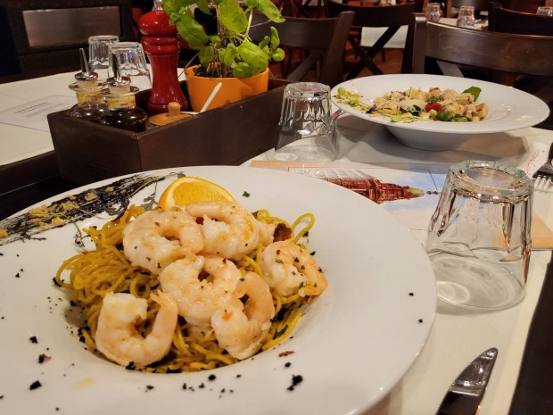 Belvárosi olasz étterem szakács kollegát keres