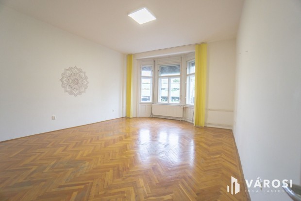 Belv�rosi polg�ri lak�s, Gy�r leghangulatosabb l�pcs�h�z�ban