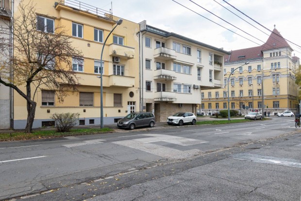 Belv�rosi ritkas�g Miskolcon st�lus, t�r �s k�nyelem egyben