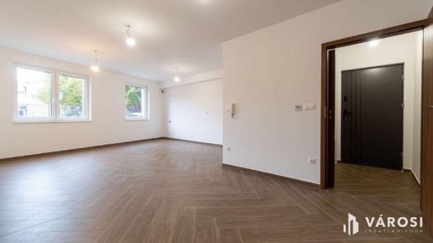 Belv�rosi �j �p�t�s� lak�s