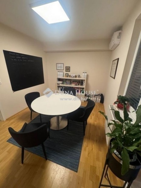 Belv�rosi �jszer� 72 nm-es lak�s N+2 szoba lodzs�s