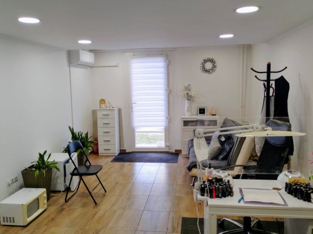 Belv�rosi utcafronti �zlet elad�