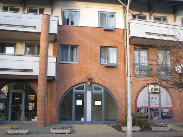 Belv�rosi �zlethelyis�g k�t k�l�n �vegport�los bej�rattal elad�