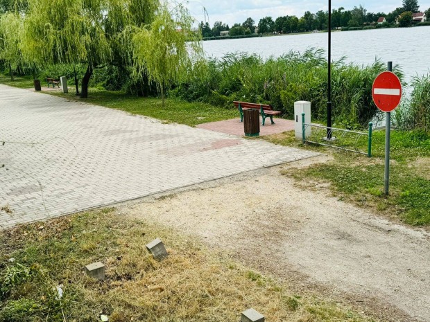 Belvárosi vízparti építési telek Ráckevén, alkalmi áron,