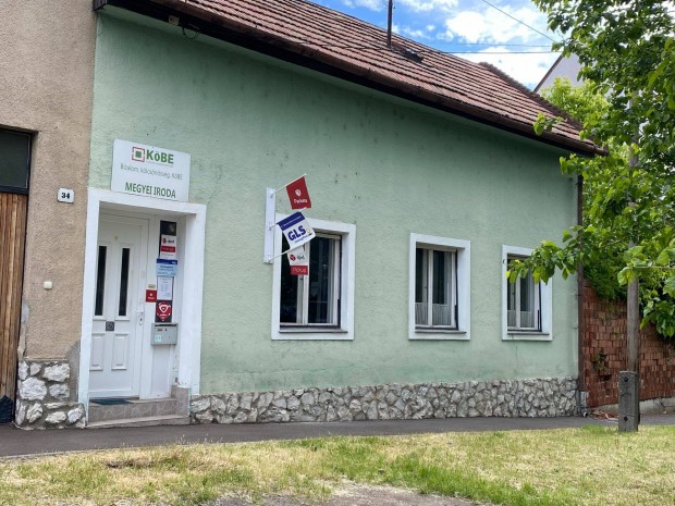 Belvárosközeli 25 m2-es iroda szoc helységekkel kiadó