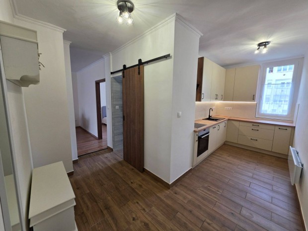 Belv�rosk�zeli Modern 1. Emeleti T�glalak�s Korszer� Technol�gi�val