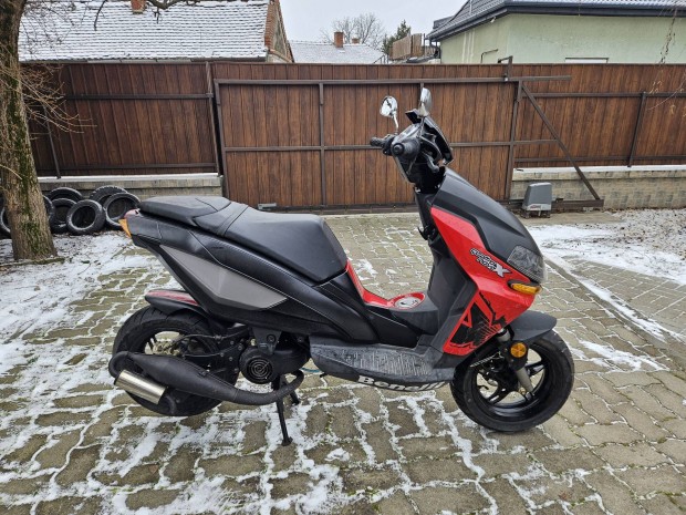 Benelli X49 Qatronove 2T robog�