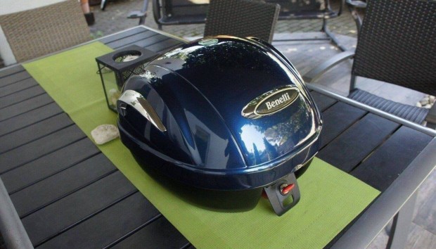 Benelli motoros doboz sisaktartó vadonatúj álomszép gyári