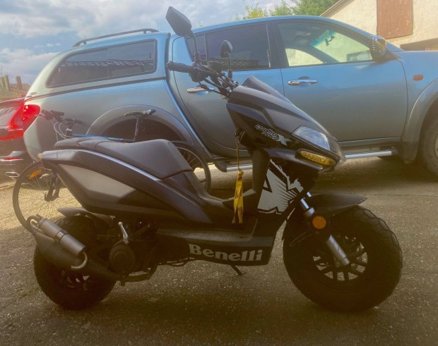 Benelli robog elad