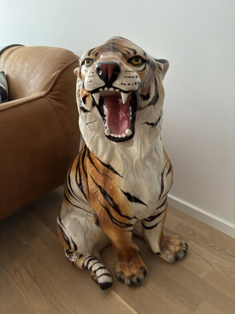 Bengli tigris kermia szobor