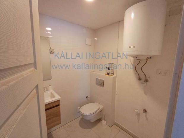 Benk�bokorban csal�di h�z elad�!