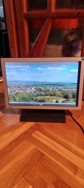 Benq 19" 16-9-es monitor 