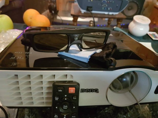 Benq Full HD-3D házimozi projektor 2DB aktív 3D szemüveggel
