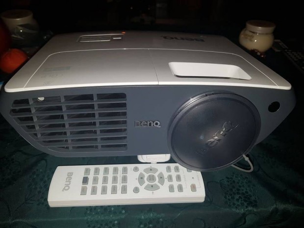 Benq HD Ultra Short közeli vetítésű projektor