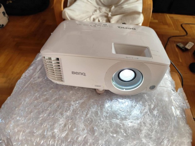 Benq MH733 3D DLP 4000ANSI lumen projektor, új lámpával eladó