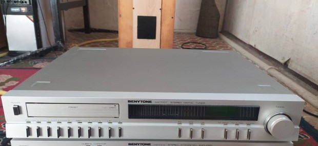 Benytone M2700T digitlis tuner